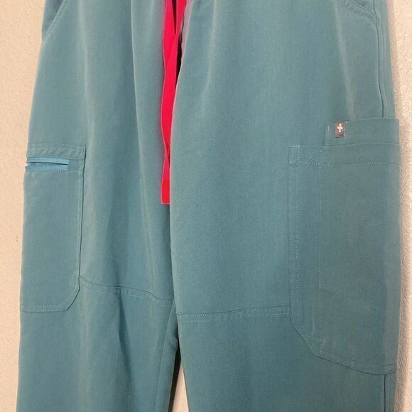 FIGS Technical Collection Women’s Scrub Pants Size M - Picture 4 of 8